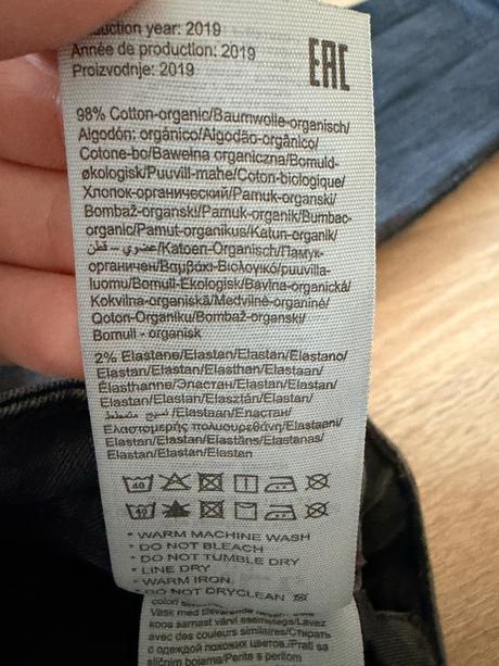Čierne rifle only, only,l