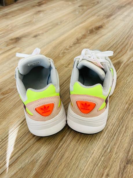 Skvelé tenisky značky adidas falcon, pc 88 eur, adidas,38