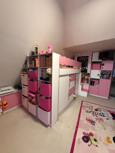 Dievčenský nábytok, 