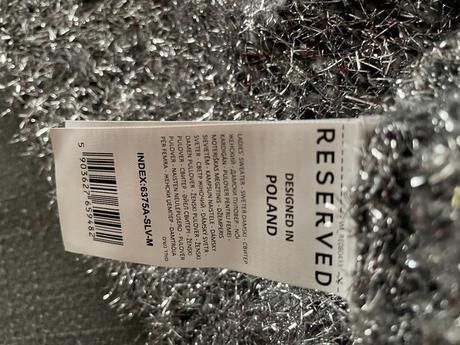 Krásny svetrík žiarivej farby, reserved,m