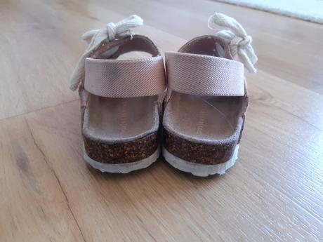 Sandalky, reserved,23