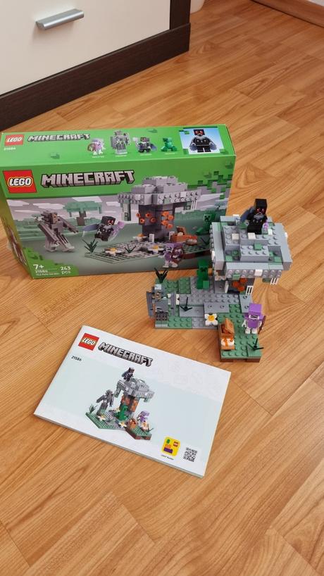 Lego minecraft 21586 bledá záhrada, 