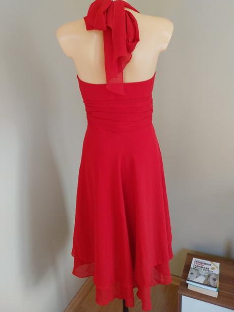 Červené slavnostne saty, 36