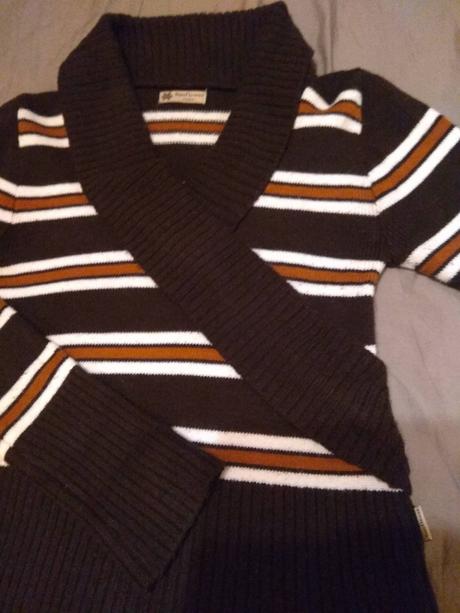 Svetrik s prelozenym golierom vel sedi na 38, 40, 38