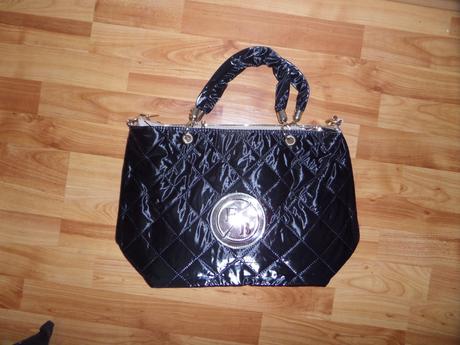 Lakovaná väčšia kabelka fb, 