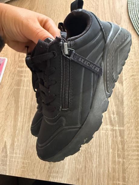 Botasky sketchers, 31