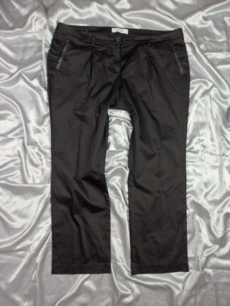 Luxusný čierny kostým, 56