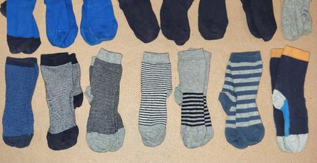 15párov ponožky velk.23-26, 23