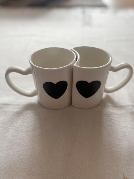 Sada šálok meniacich farbu, 