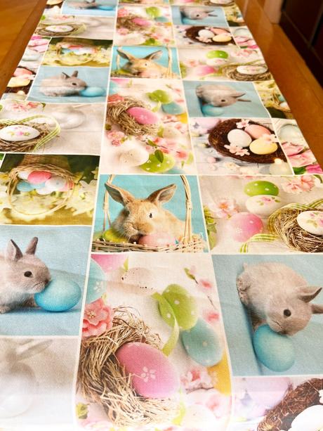 Zelený veľkonočný obrus zajace, vajíčka 96/40 cm, 