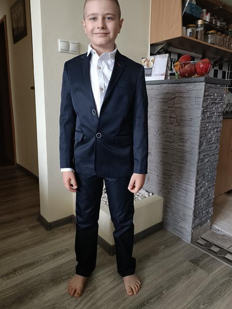 Sviatočný oblek, 140