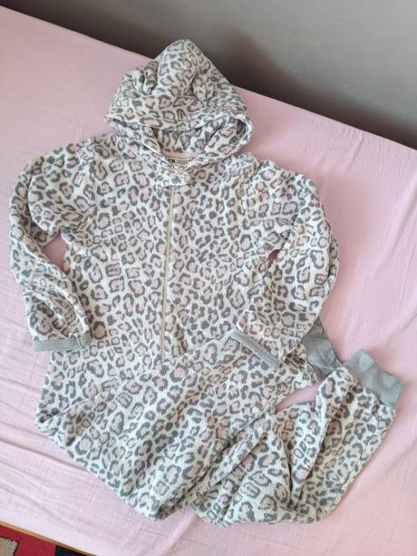 Pyžamo, plysovy overal na spanie, kik,134