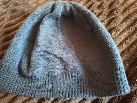 Čiapka, sivá, nosena, wedze,134