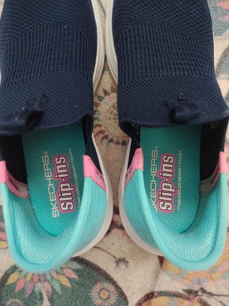 Znackove tenisky ako nove, skechers,35