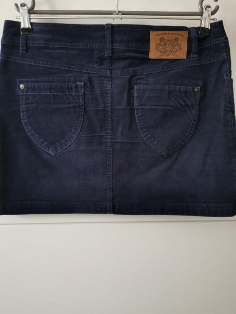 Menčestrová sukňa, 40