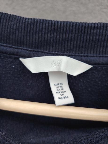 Tmavo modrá mikina h&m so žltým nápisom, h&m,xs