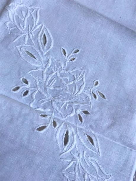 Starý batistový obrus, 