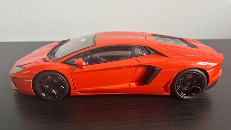 Lamborghini aventador 1/18 welly nex,