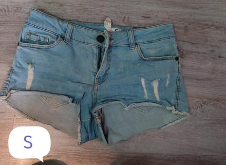 Šortky, s