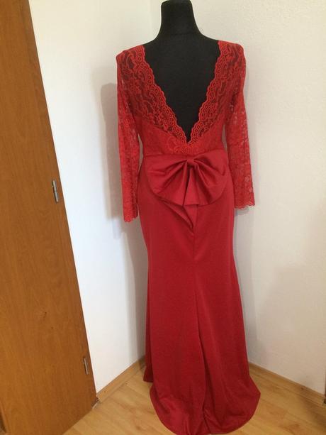 Spolocenske saty, 44