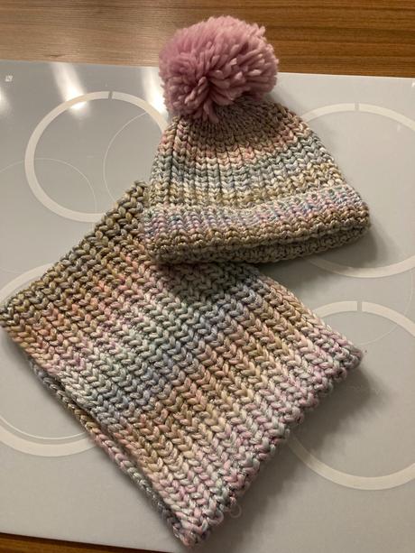 Set čiapka a tunel dúhovej farby top stav, f&f,128