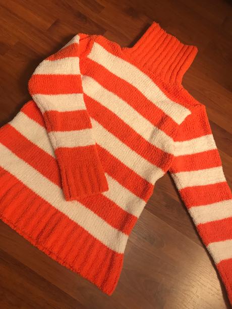 Oranžový rolák - páskovaný, s