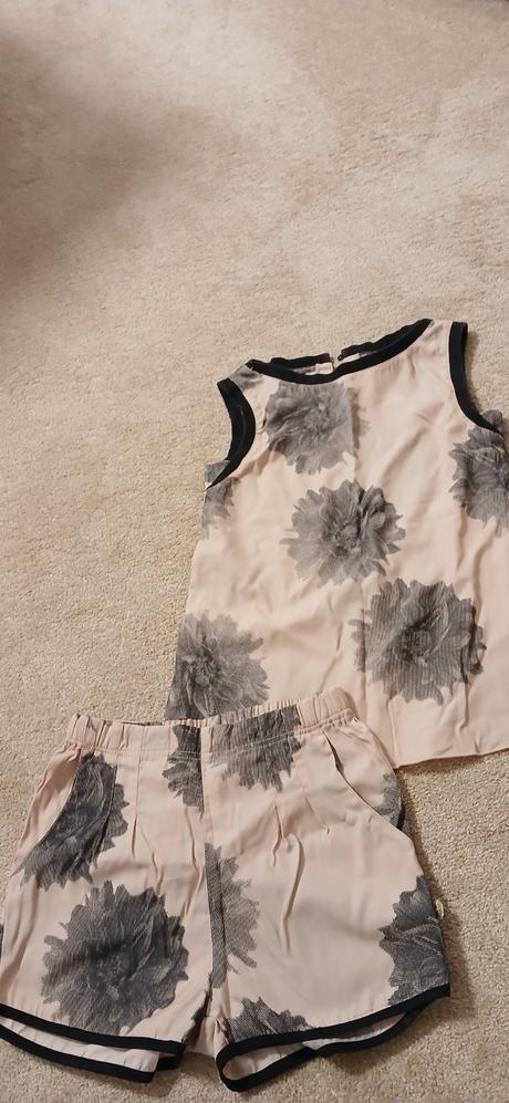 Tričko a kraťasy, 140