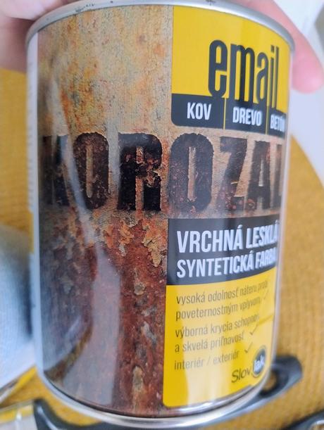 Farba + štetce,