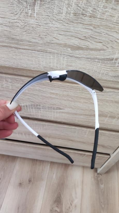 Športové slnečné okuliare zelené šošovky,