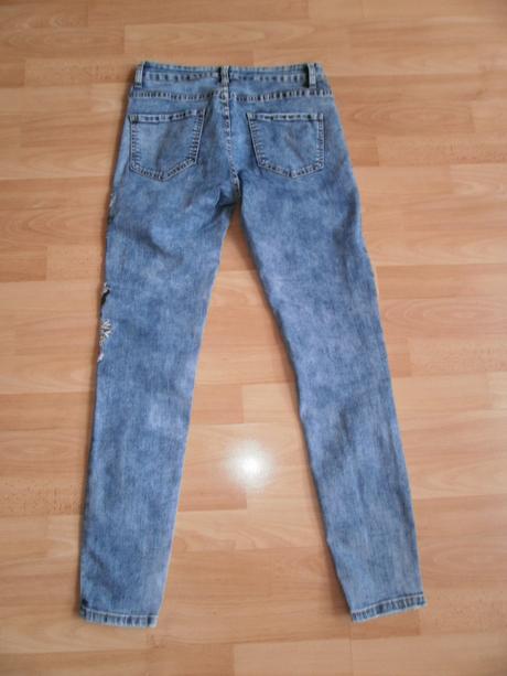 Rifle s výšivkami na stehnách, gate,38