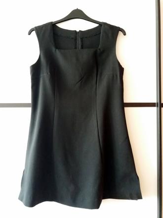 Čierne spoločenské šaty a-čkového strihu, l