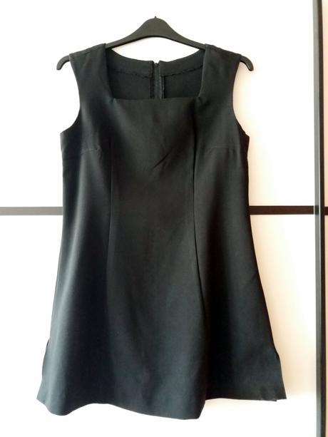 Čierne spoločenské šaty a-čkového strihu, l