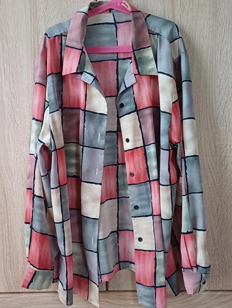 Farebná košeľa, 38