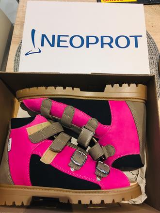 Nové sandále zn. neoprot, veľ. 38,  20 eur, 38