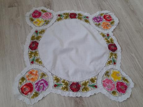 Obrus vyšívaní,