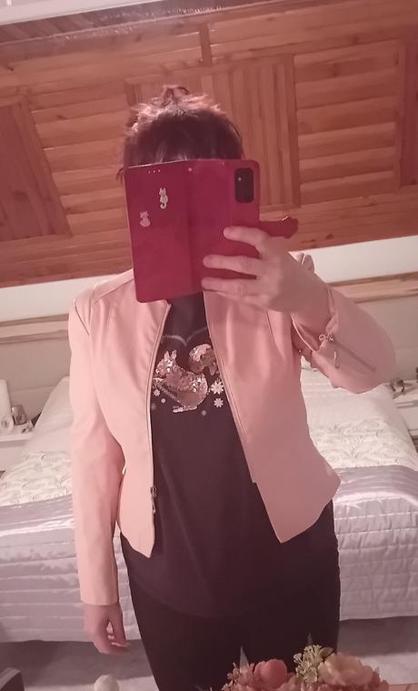 Ružová koženka, gate,42