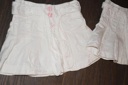 Biele kvalitne znackove sportove sukne 2-5r., 98