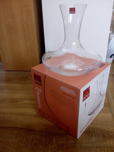 Karafa na červené víno, 