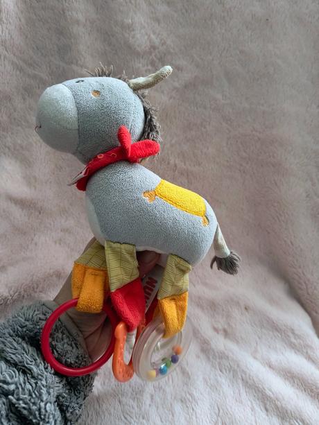 Hračka na zavesenie,