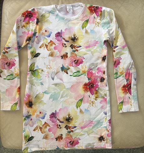 Kvetinové šaty, 158