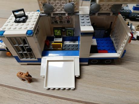 Lego city 60139 - mobilné veliteľské centrum, 