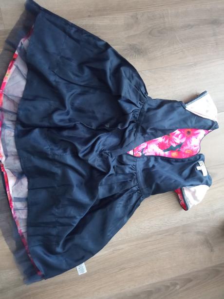 Šaty na príležitosť, 122