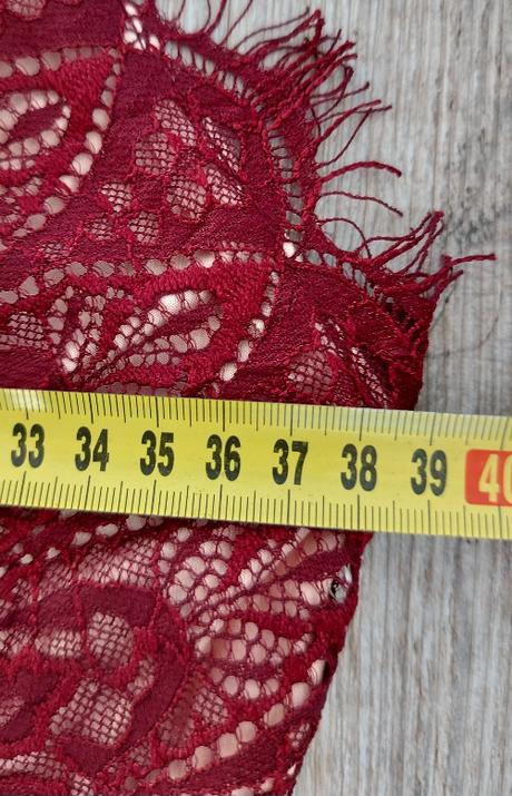 Bordové čipkované šaty, s