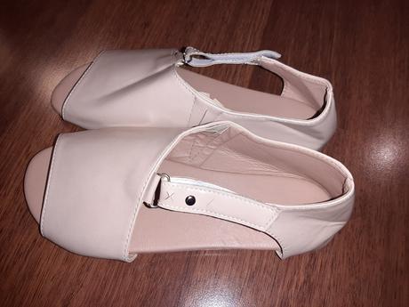 Béžové topánky., 36