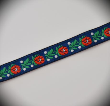 Dámsky úzky folklórny ľudový opasok na stužku, 