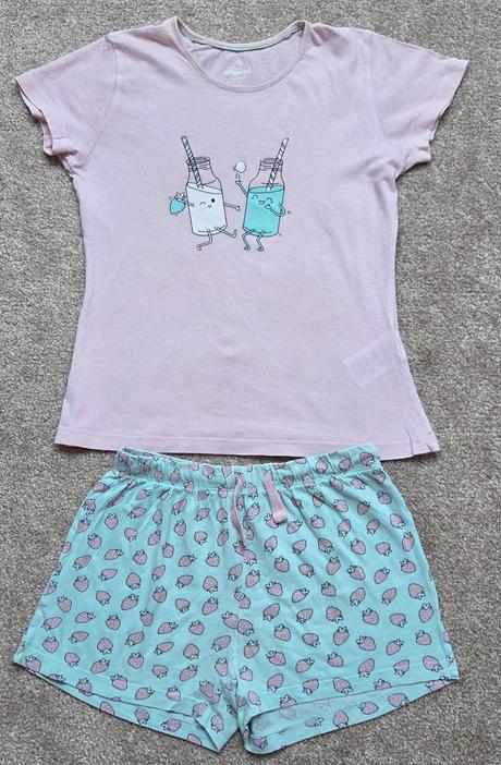 Krátke pyžamo, lupilu,146
