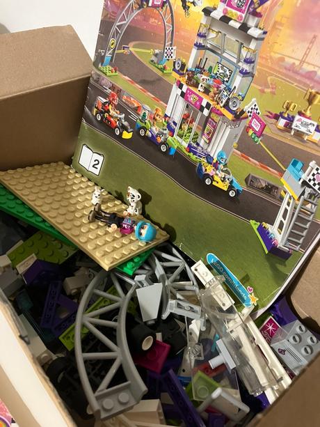Lego friends - veľké preteky,