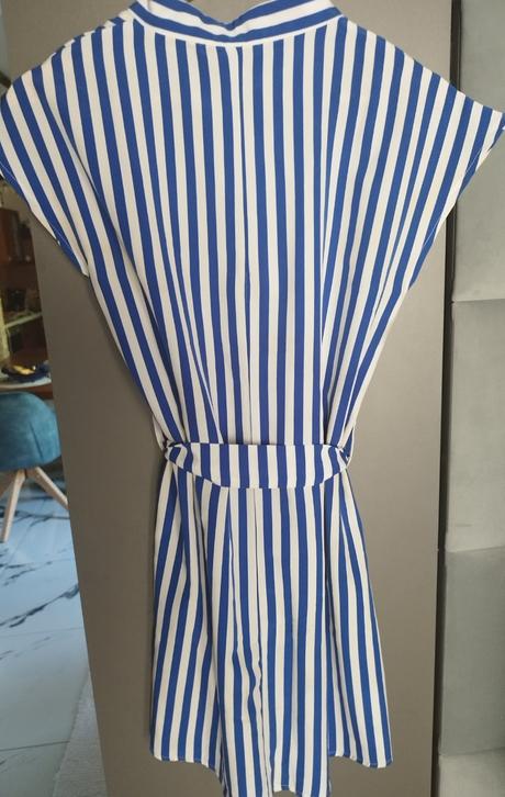 Modré pásikavé šaty, s