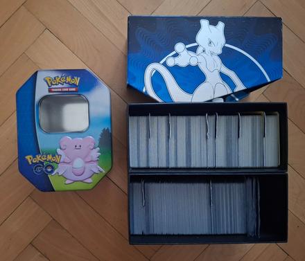 Pokémon go plechovka + karty 60ks,