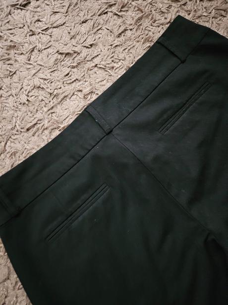 Čierne nohavice, 44